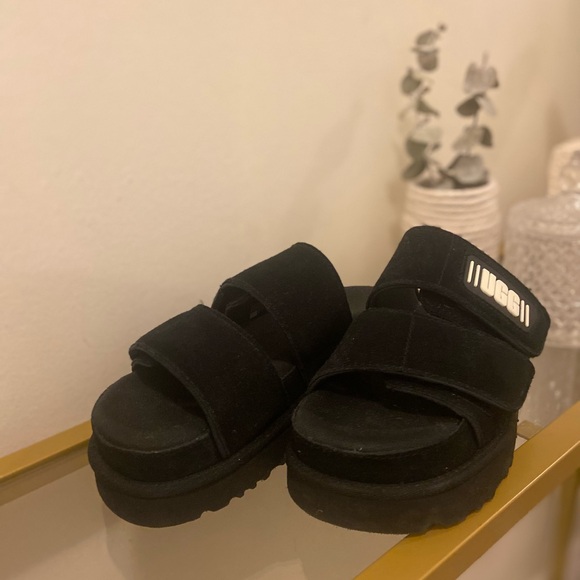 Ugg Greer Slide like new! Suede, Ugg logo, black, size 5, great with any outfit! - Picture 4 of 8